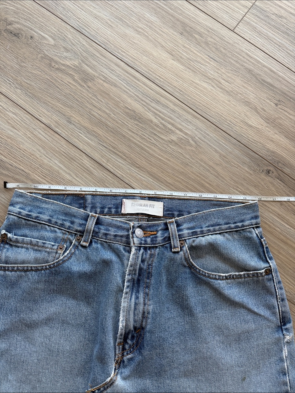 Vintage Levi’s Denim Mini Skirt 32W Y2K Light Wash Raw Hem - Picture 5 of 6